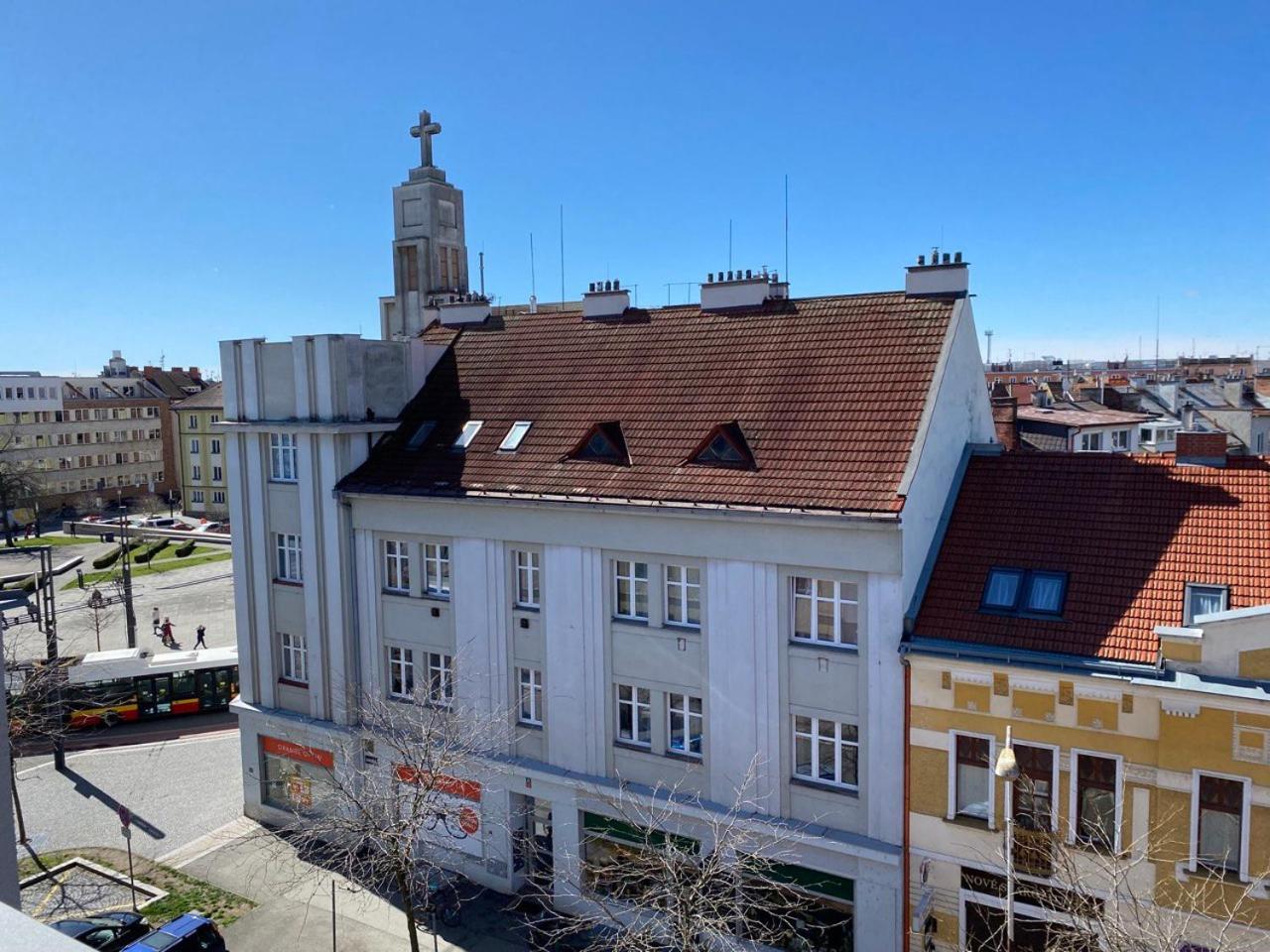 Апартаменты Perla Hradce Градец-Кралове Экстерьер фото